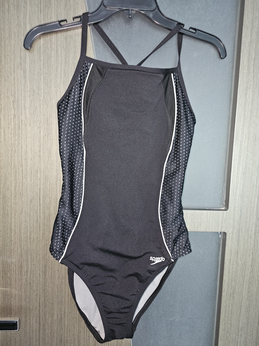 Speedo Women's Black One-Piece Sport Swimsuit with Built In Bra Size 6